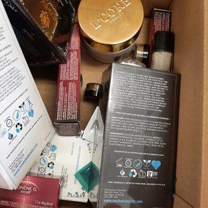 MYSTERY BOX SKIN CARE AND COSMETICS 30 ITEMS